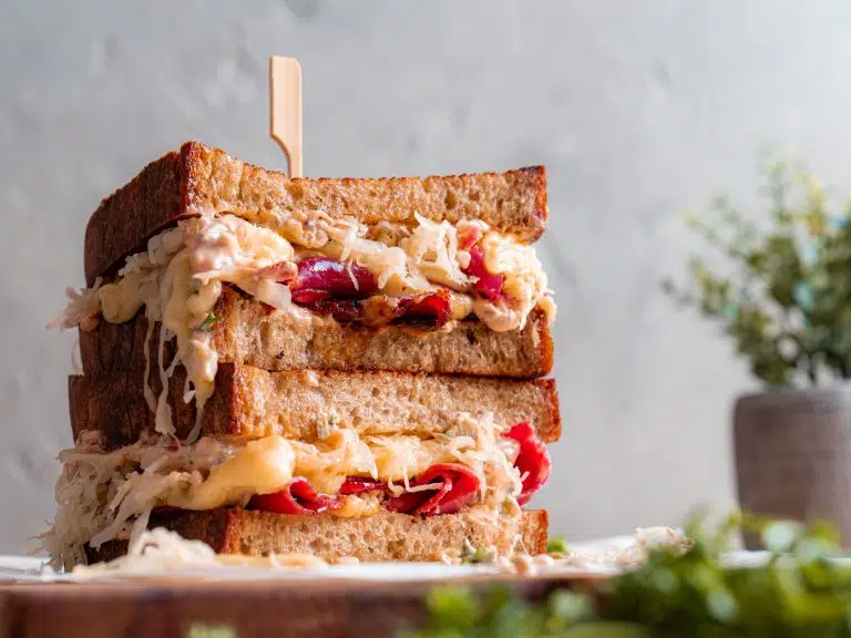 Schnelle Küche – einfache Rezepte für jeden Tag 4 Reuben Sandwich EDEKA 5 | Nach Feierabend soll es vor allem eins: schnell gehen. Diese Rezepte brauchen wenig Zeit und wenige Zutaten – und schmecken trotzdem nach mehr.
