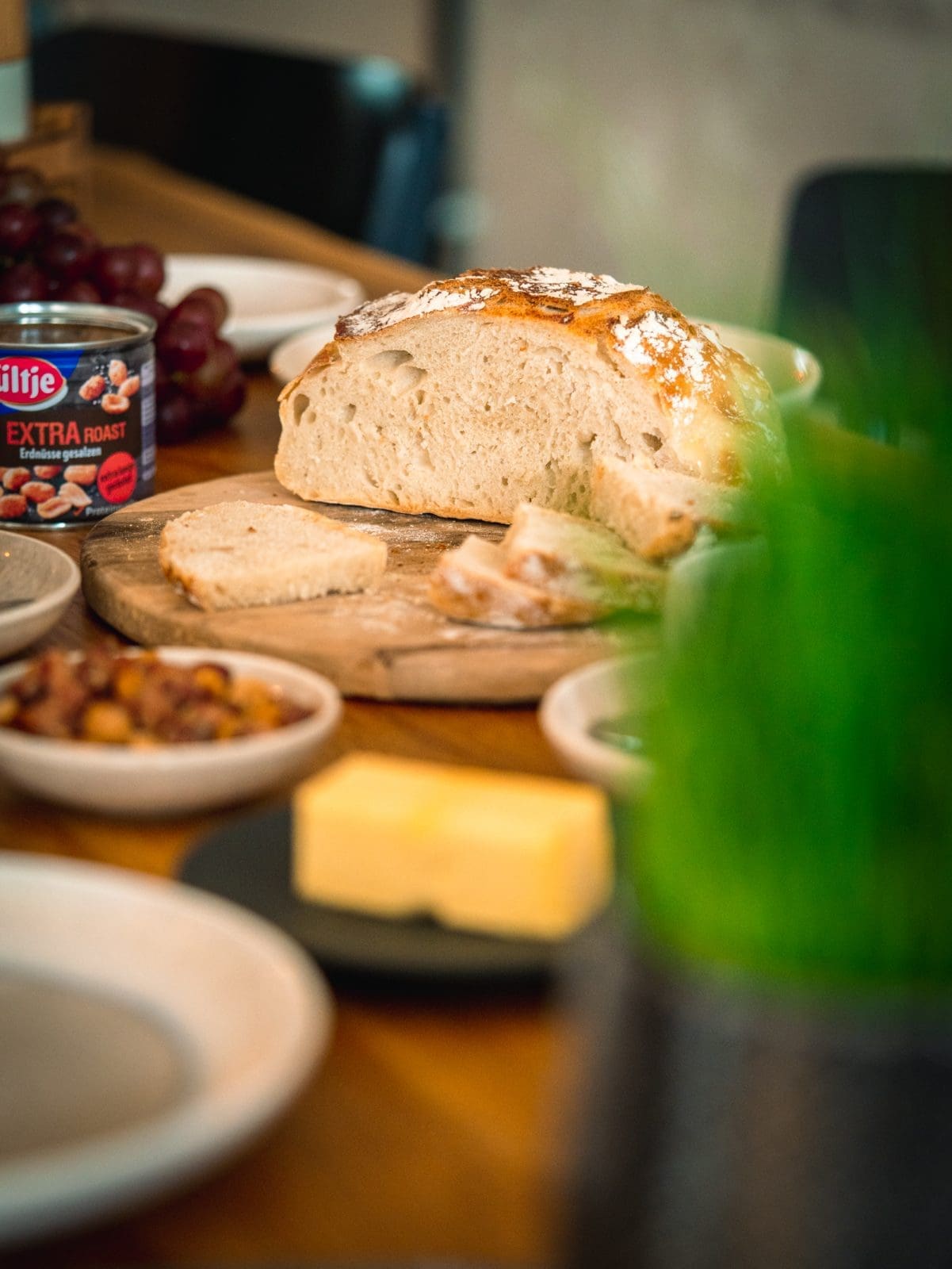 Schnelles Brotzeit-Brot | Perfekt fürs Schlemmen mit Freunden 1 Rezept für schnelles Brotzeit-Brot. Wenige Minuten kneten, 1 gute Stunde gehen und dann gebacken. Schneller geht's nicht bis zum Schlemmen.