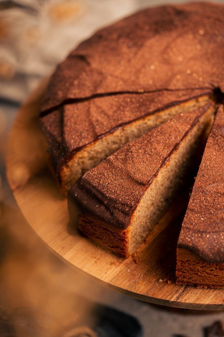 EDEKA Lebkuchen Kuchen 8 | Wenn’s draußen kalt wird, kommt unser saftiger Gewürzkuchen vom Blech genau richtig! Ein schneller Klassiker voller Wintergewürze, wie frisch vom Bäcker.