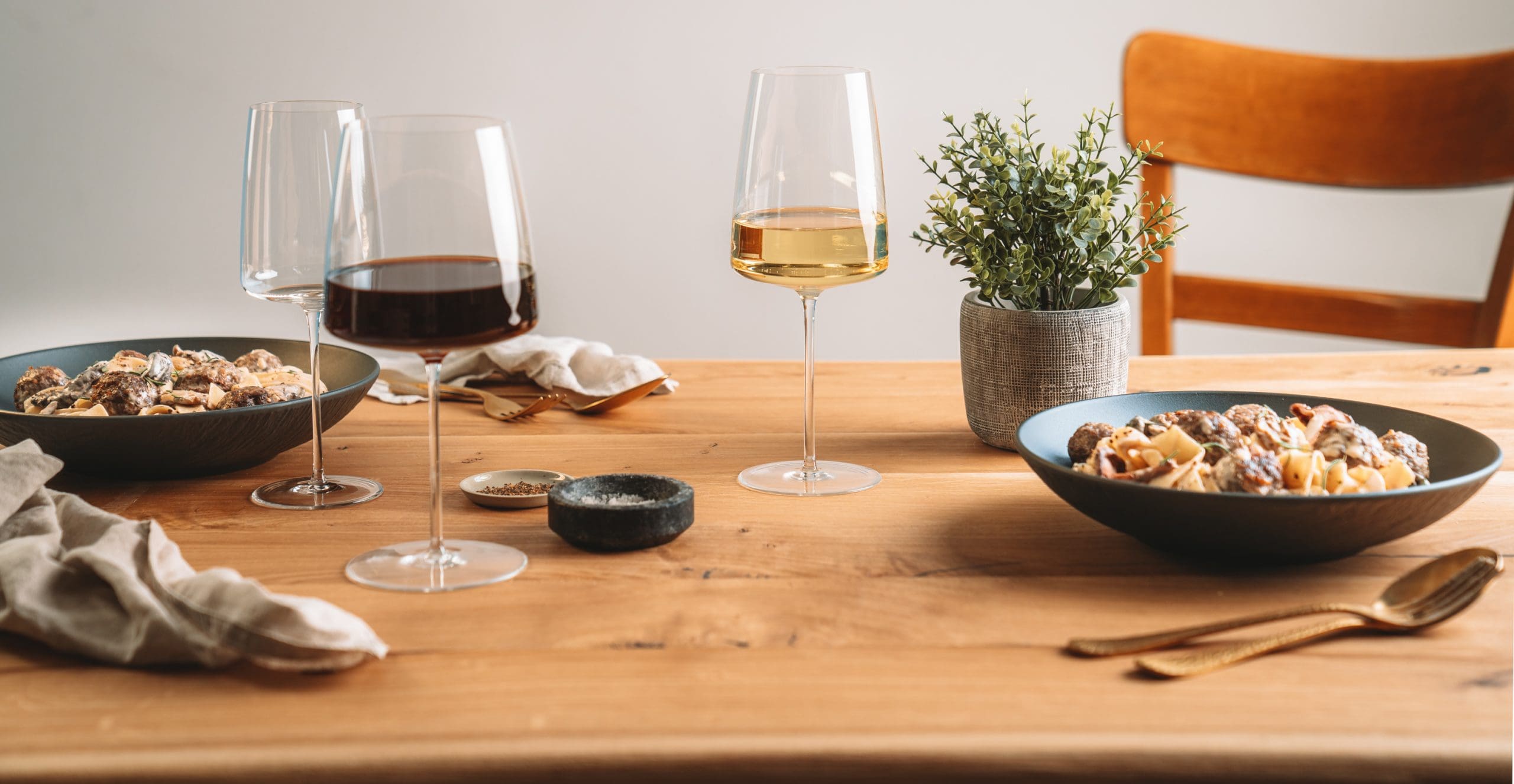 Cremige Pasta mit Wildhack-Bällchen und Pilzen 4 Rezept für cremige Pasta mit Pilzen und Wildhack-Bällchen. Ein perfektes Pastarezept für jeden Anlass und vor allem zu einem guten Glas Wein.