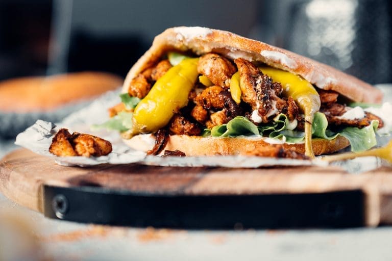 Rezept für saftiges Putengyros aus der Pfanne. Das selbstgemachte Gyros-Gewürz ist die Basis für die leichtere Gyros-Variante. Schnell und leicht!