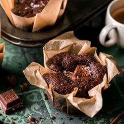 Einfaches Rezept für vegane Schokomuffins und entdecke neue Sorten von RITTER SPORT. Erfahre 5 Tipps für erfolgreiches veganes Backen.