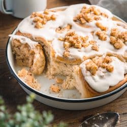 Luftige Apfelschnecken mit Zimt und Mandeln 12 Rezept für luftige Apfelschnecken. Dafür zeigen wir euch, wie einfach ihr einen luftigen Hefeteig für die Schnecken zubereiten könnt.