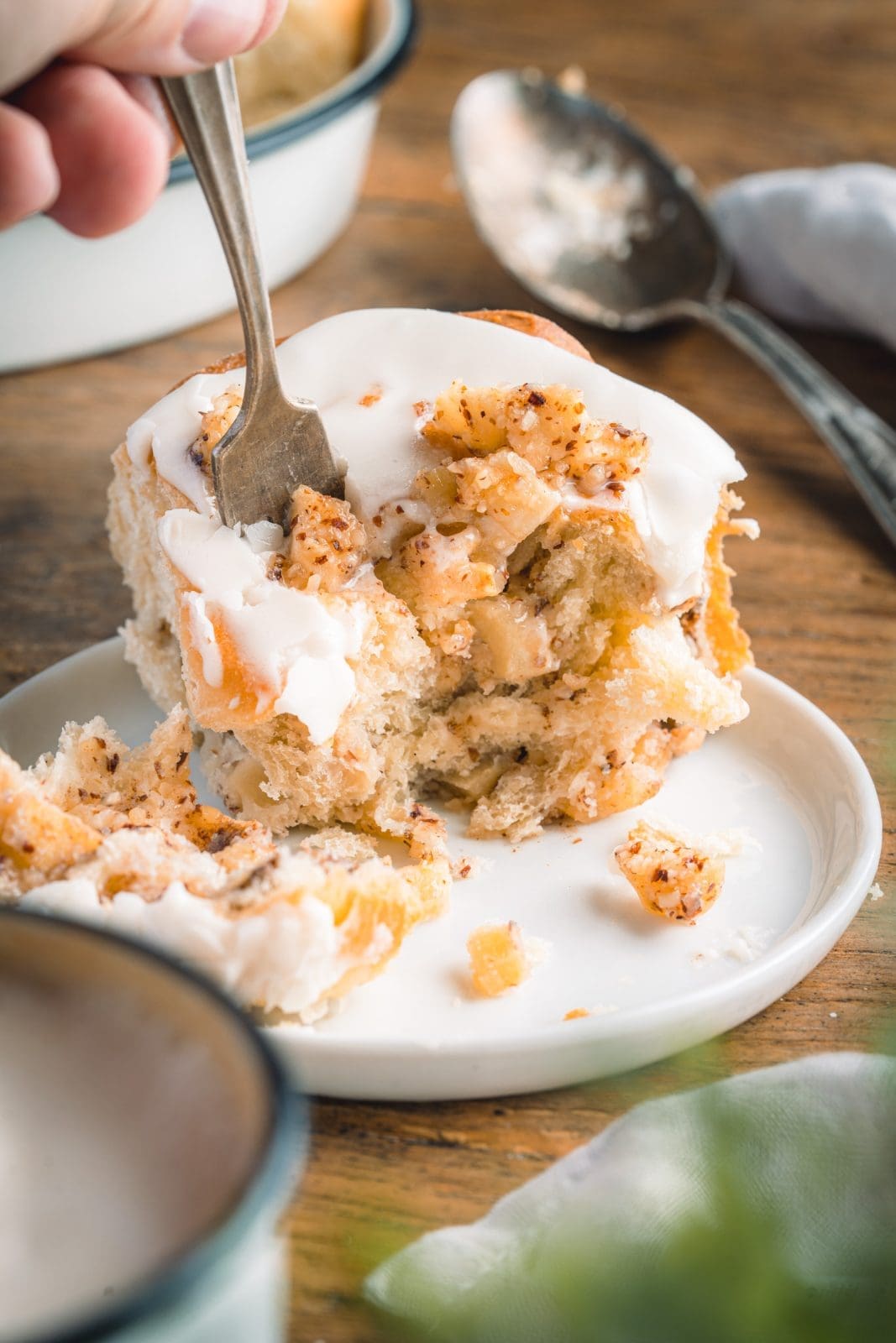 Rezept für luftige Apfelschnecken. Dafür zeigen wir euch, wie einfach ihr einen luftigen Hefeteig für die Schnecken zubereiten könnt.