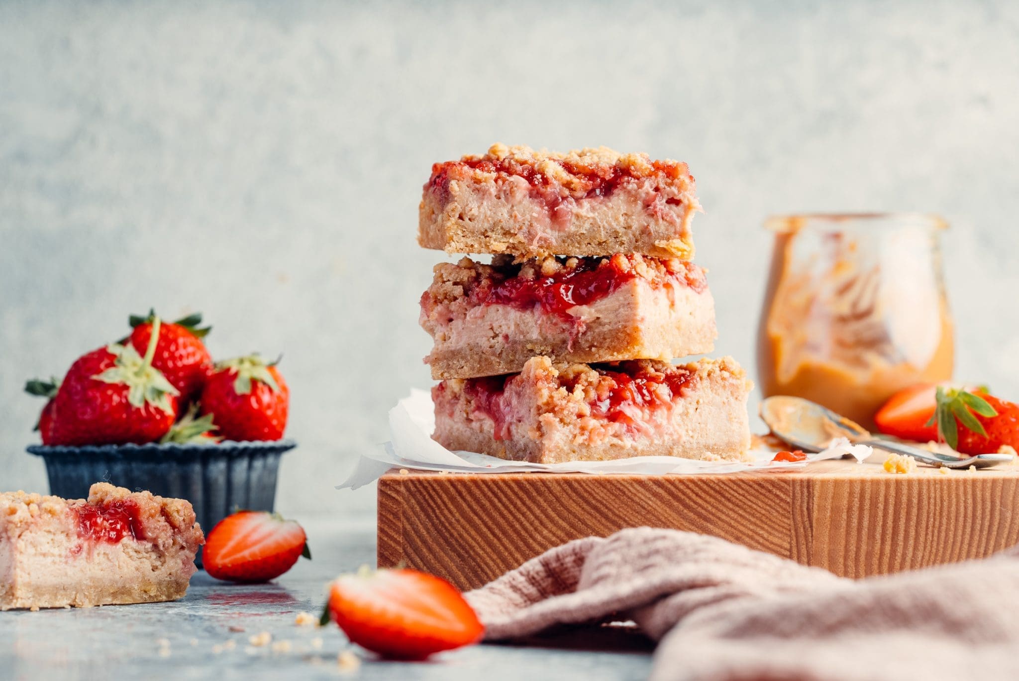 Erdbeer-Erdnussbutter-Schnitten | Rezept | Foodblog Köln Erdbeer-Erdnussbutter-Schnitten | Rezept | Foodblog Köln