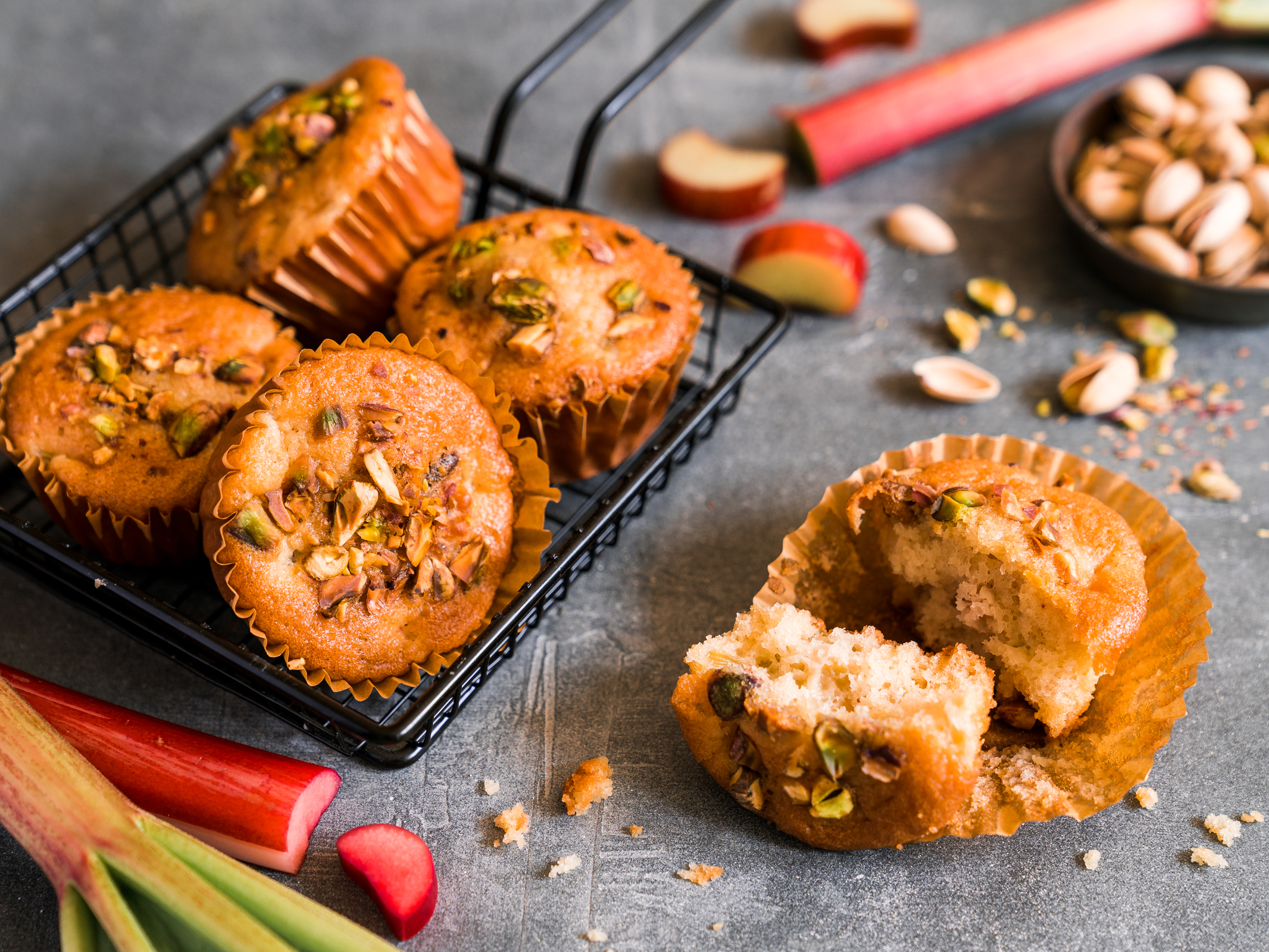 Rhabarber Muffins mit Pistazien: Fix auf dem Tisch und fix vernascht!