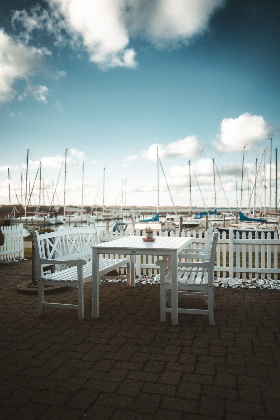 Limfjord 14 | Mit Visit Denmark sind wir wieder in das wunderschöne Dänemark gereist. Dieses Mal ging es aber in die faszinierende Region des Limfjords. Bekannt für seine atemberaubenden Landschaften, köstlichen Meeresfrüchte und seine einzigartige Geschichte, ist der Limfjord der perfekte Ort für Naturliebhaber, Gourmets und Kulturbegeisterte. Folgt uns auf unserer Entdeckungsreise durch die Region und genießt die Schönheit und die Vielfalt des Limfjords.