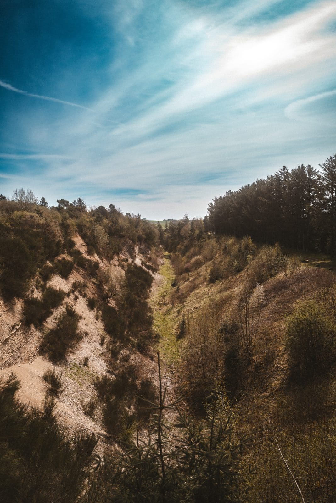 Limfjord 61 | Mit Visit Denmark sind wir wieder in das wunderschöne Dänemark gereist. Dieses Mal ging es aber in die faszinierende Region des Limfjords. Bekannt für seine atemberaubenden Landschaften, köstlichen Meeresfrüchte und seine einzigartige Geschichte, ist der Limfjord der perfekte Ort für Naturliebhaber, Gourmets und Kulturbegeisterte. Folgt uns auf unserer Entdeckungsreise durch die Region und genießt die Schönheit und die Vielfalt des Limfjords.