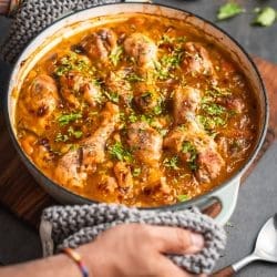 Rezept für Orangenhähnchen. Unser Klassiker ist ein Schmorgericht, das auch im Sommer immer perfekt passt. Fruchtig und lecker zart.
