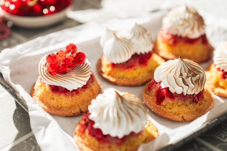 Johannisbeer Muffins mit Baiserhaube | Die Up-Side-Down Version