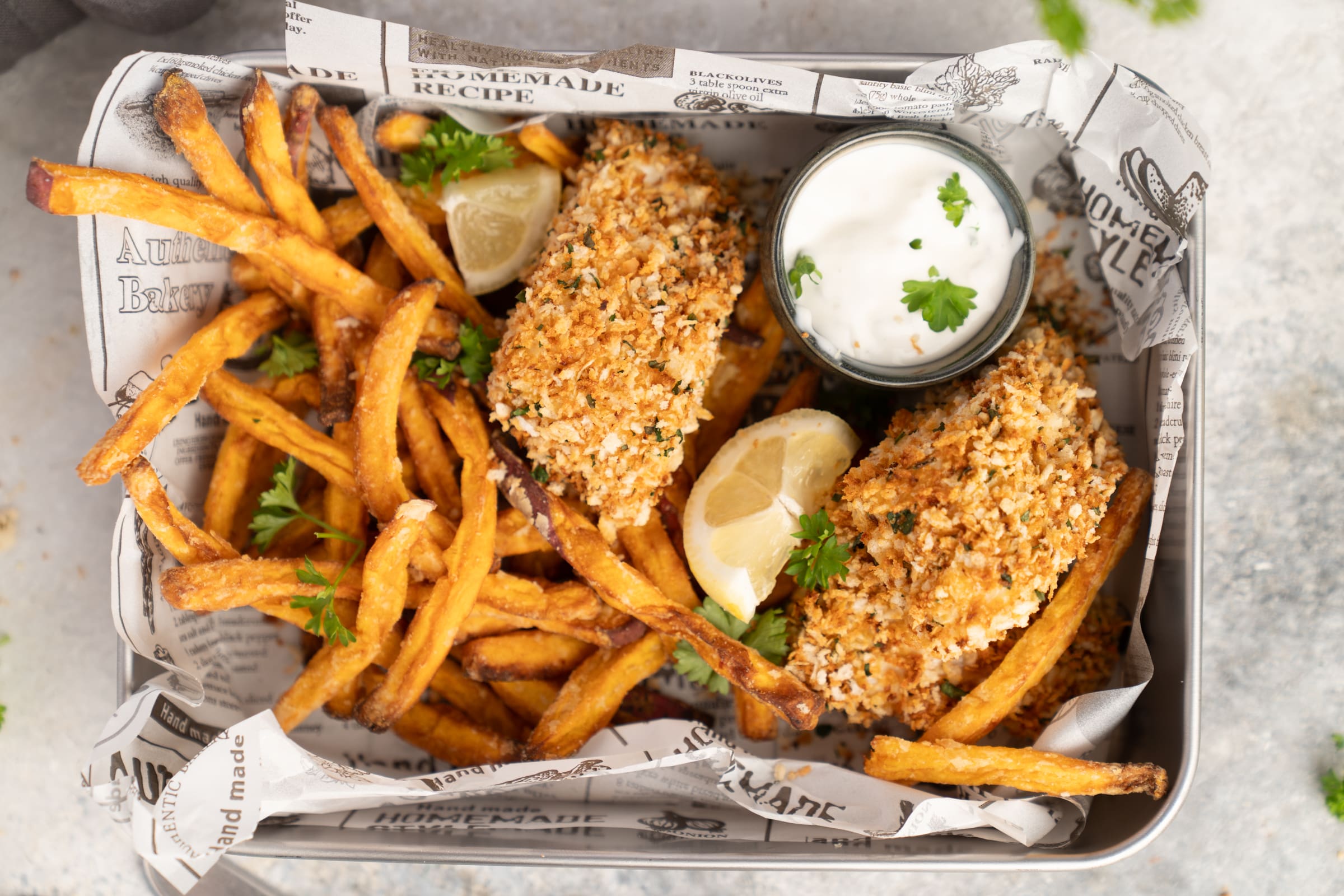 Rezepte für die Heißluftfritteuse – Die besten Ideen zum Kochen & Backen 6 Fish and Chips aus der Heißluftfritteuse mit knusprigem Fisch und Kartoffeln