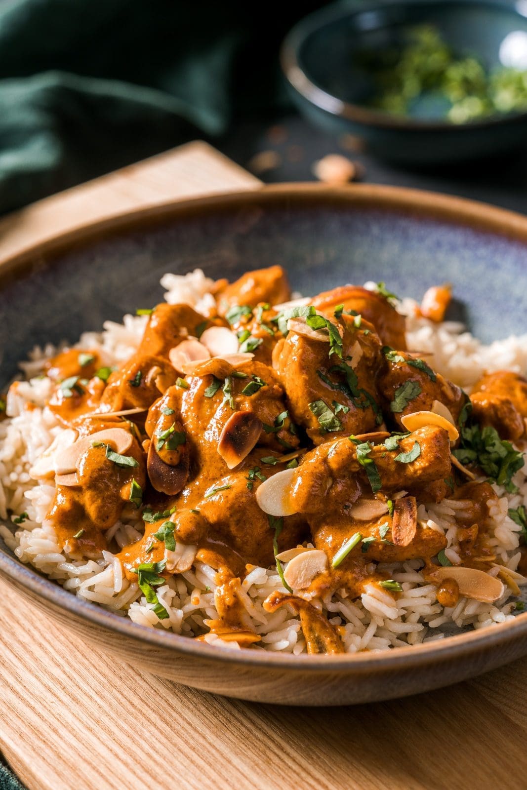 Rezept für cremiges Butter Chicken. Saschas Lieblingsgericht im indischen Restaurant. Ganz easy gemacht und in etwas mehr als 30 Minuten fix auf dem Tisch.