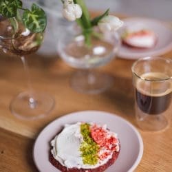 Rezept für leckere Red Velvet Cookies. Nicht nur zum Valentinstag sind unsere fixen Cookies eine gute Wahl.