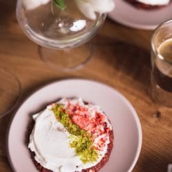 Rezept für leckere Red Velvet Cookies. Nicht nur zum Valentinstag sind unsere fixen Cookies eine gute Wahl.