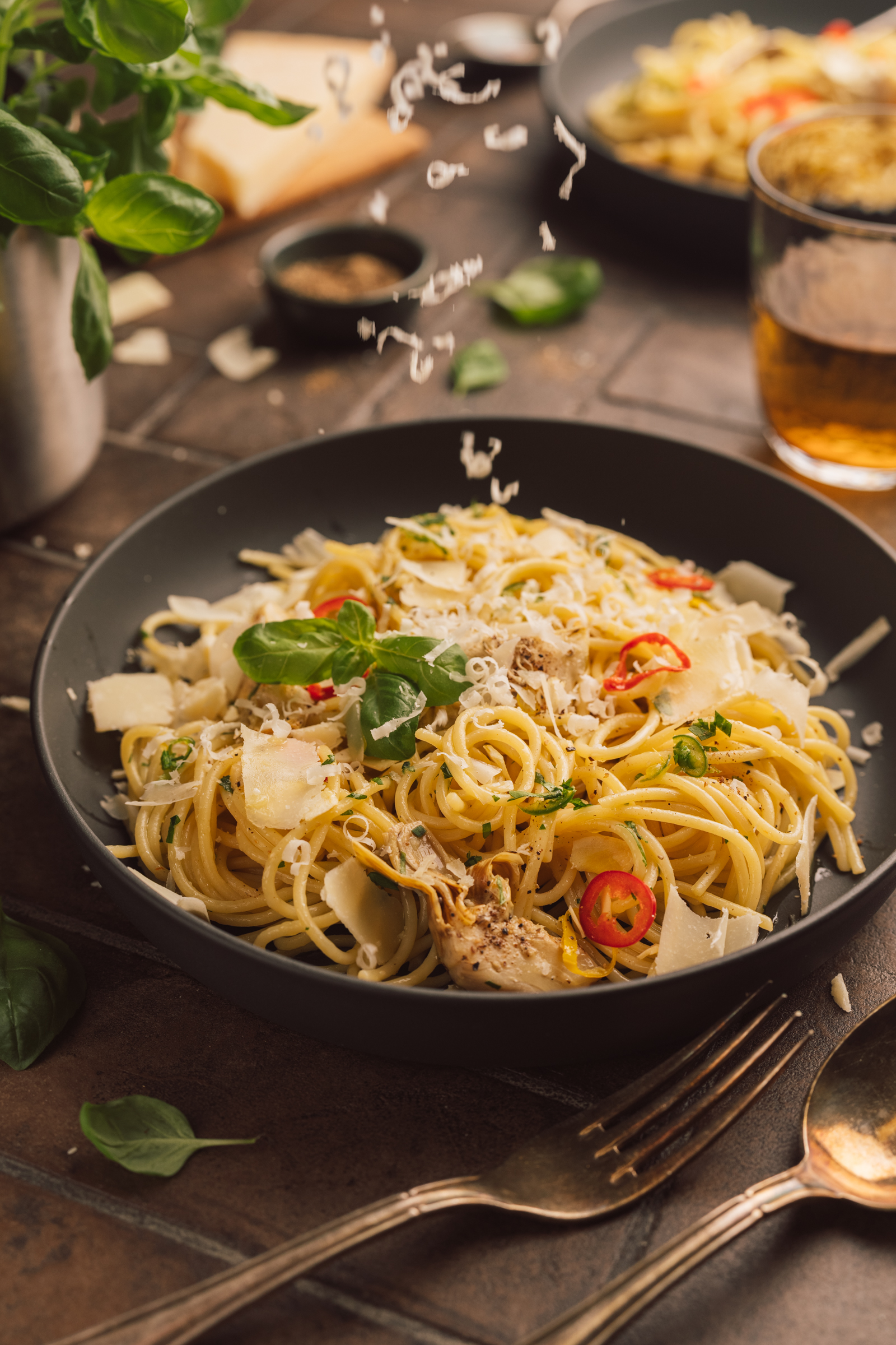 Spaghetti aglio e olio mit Artischocken | Fix auf dem Tisch