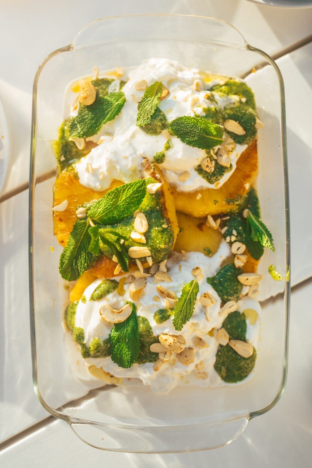 Gegrillte Ananas mit Burrata und Minzpesto 2 Rezept für gegrillte Ananas mit Burrata und Minzpesto. Unser fixes BBQ-Rezept ist super saftig und fruchtig, mit leckeren Röstaromen vom Grill.