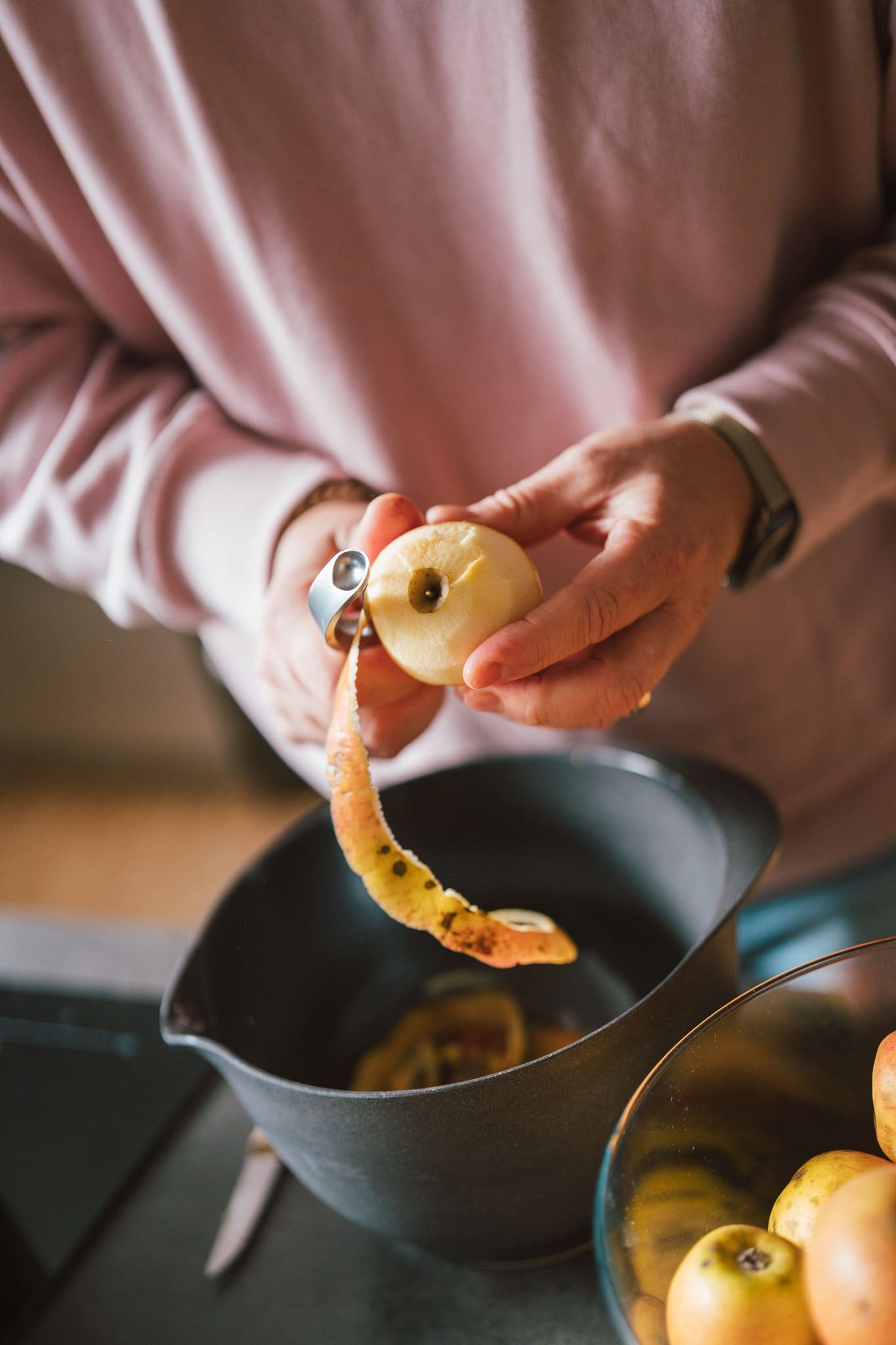 Rezept für Oma Lores Apfelkompott. Unser Familienrezept. Fix und easy gemacht und noch schneller gegessen. Perfekt auch zum Haltbarmachen.