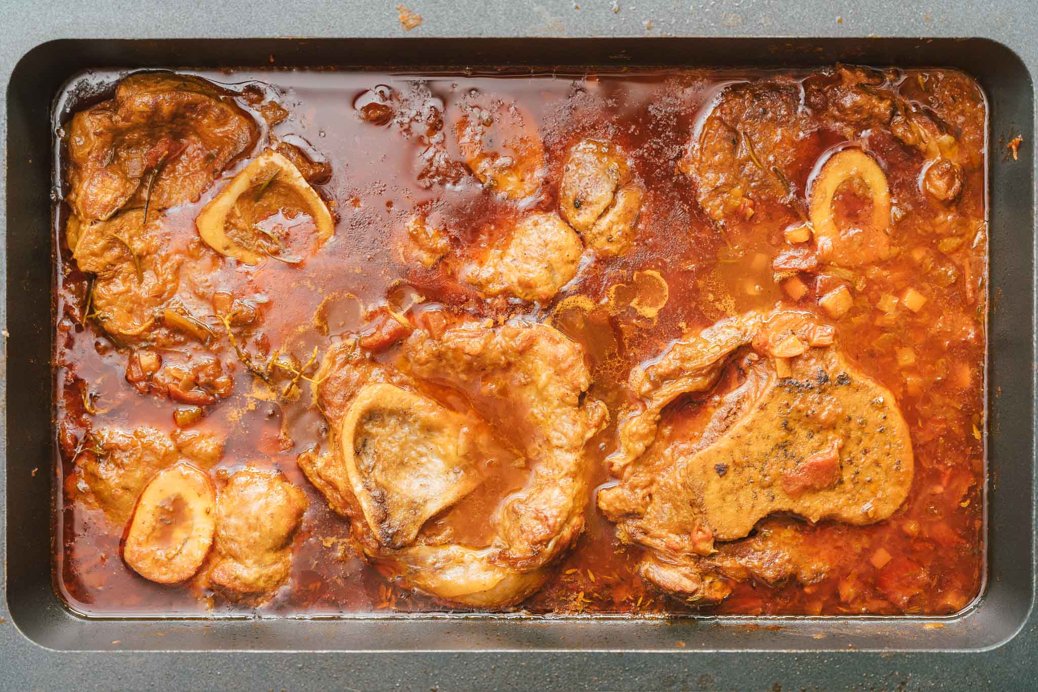 Rezept für Ossobuco alla Milanese. Unser festlicher Weihnachts-Hauptgang in diesem Jahr. Ein Schmorgericht, wie wir es mögen. Italien pur!