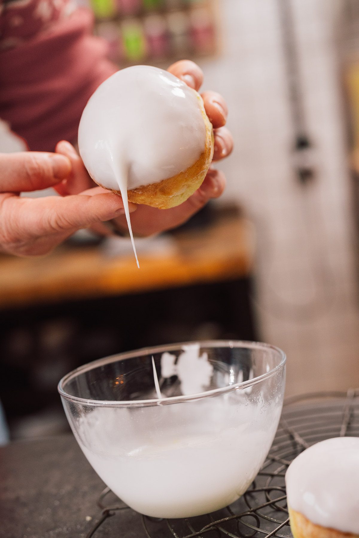 Rezept für Berliner (Krapfen) aus der Heißluftfritteuse. Die fettarme Variante haben wir ausprobiert und gleichzeitig die Apfelfüllung zubereitet.