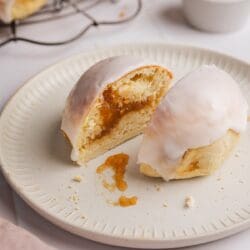 Rezept für Berliner (Krapfen) aus der Heißluftfritteuse. Die fettarme Variante haben wir ausprobiert und gleichzeitig die Apfelfüllung zubereitet.