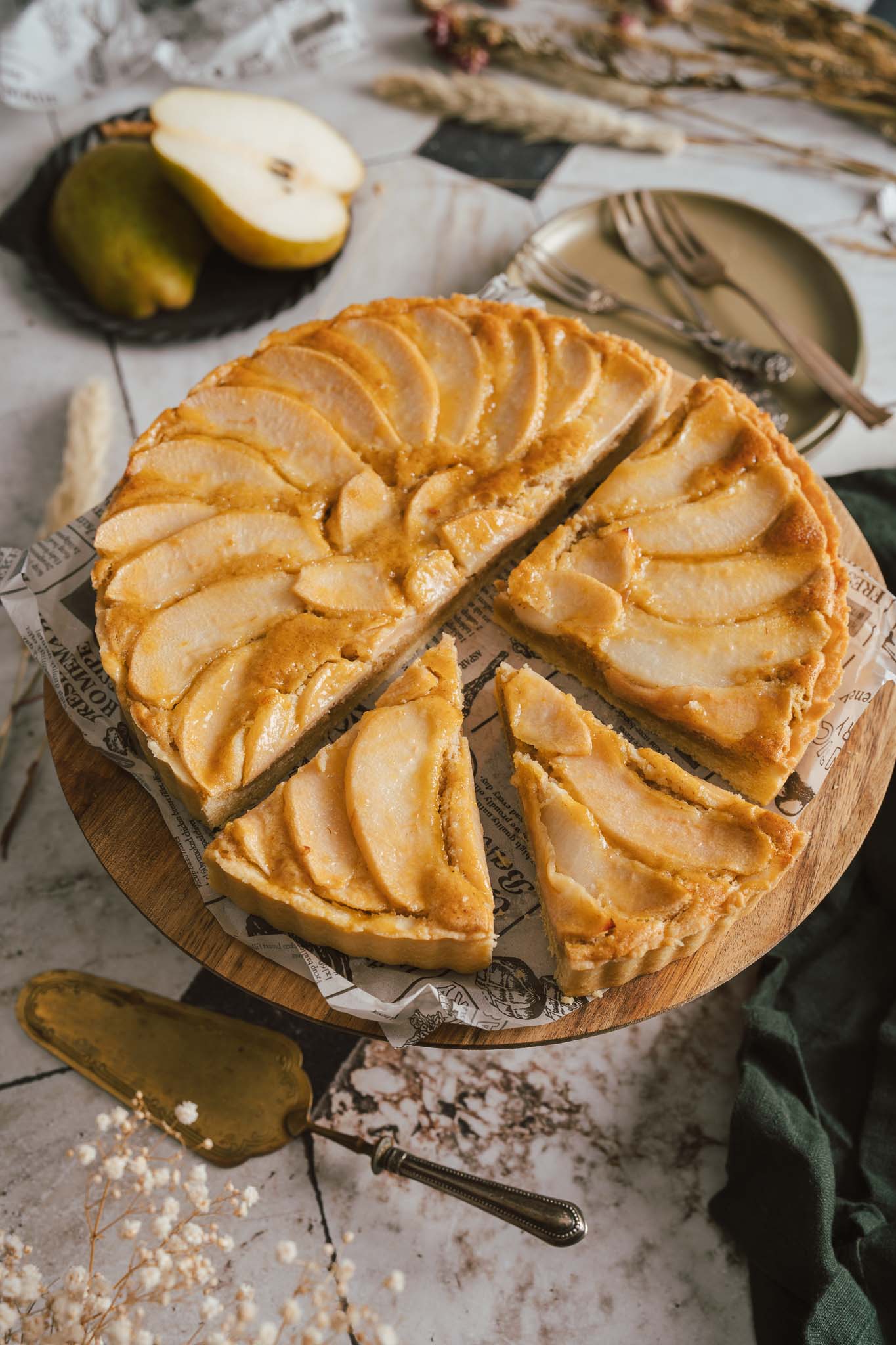 Birnen-Haselnuss-Tarte – fein, nussig und fruchtig