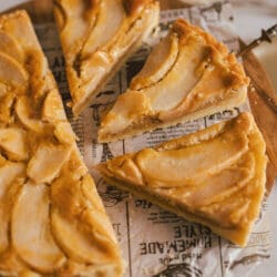 Diese Birnen-Haselnuss-Tarte ist knusprig, nussig und herrlich süß. Perfekt für den Herbst – einfach gemacht und unwiderstehlich lecker! Jetzt nachbacken!