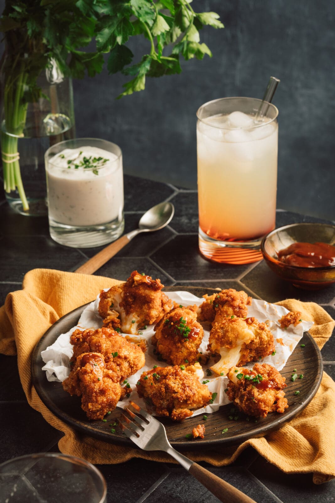 Knusprige Blumenkohl-Wings in BBQ-Sauce: Die vegane Alternative, perfekt für den Veganuary! Einfach zubereitet und unwiderstehlich lecker.