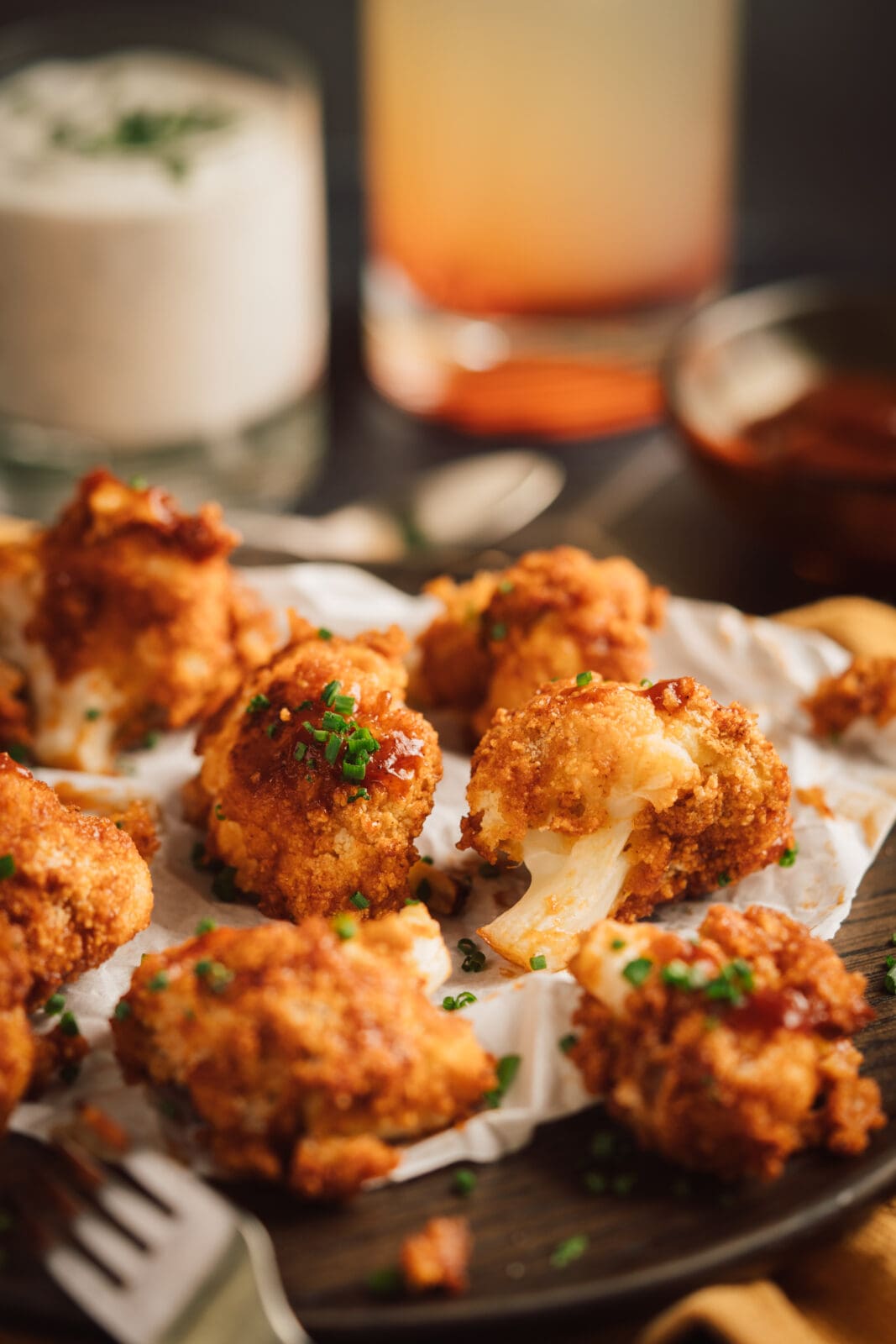 Knusprige Blumenkohl-Wings in BBQ-Sauce: Die vegane Alternative, perfekt für den Veganuary! Einfach zubereitet und unwiderstehlich lecker.