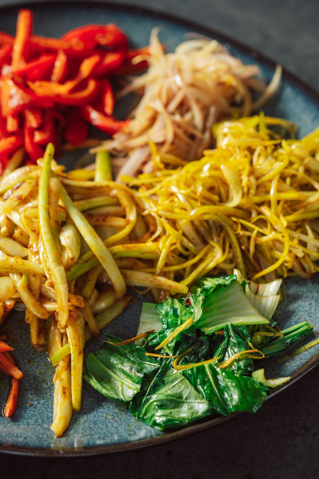 Bami Goreng Suppe – Ein schnelles, würziges Wohlfühlgericht aus Indonesien! In weniger als 30 Minuten zubereitet und perfekt für jede Mahlzeit.