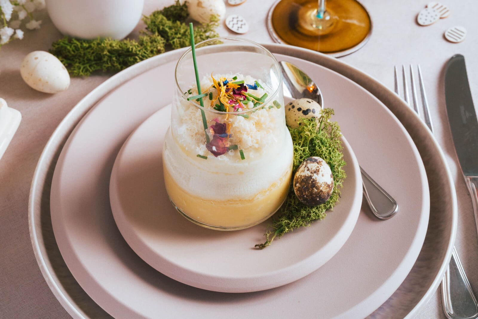 Entdeckt unser Rezept für Ei im Glas mit cremigem Kartoffelpüree. Perfekt vorzubereiten und ideal für den (Oster)brunch – so einfach geht's!