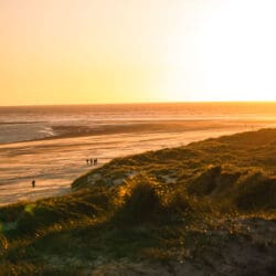 Blavand Urlaub | Erlebe unsere unvergessliche Reise nach Rømø, gemeinsam mit unseren Bloggerfreunden Andrea (Zimtkeks & Apfeltarte) und Simone (S-Küche). Von Blokarting auf dem Sønderstrand bis hin zu köstlichen Marschlammgerichten – wir tauchten ein in die beeindruckende Natur des UNESCO-Wattenmeers und genossen jede Menge kulinarische Highlights. Begleite uns auf dieser faszinierenden Reise!