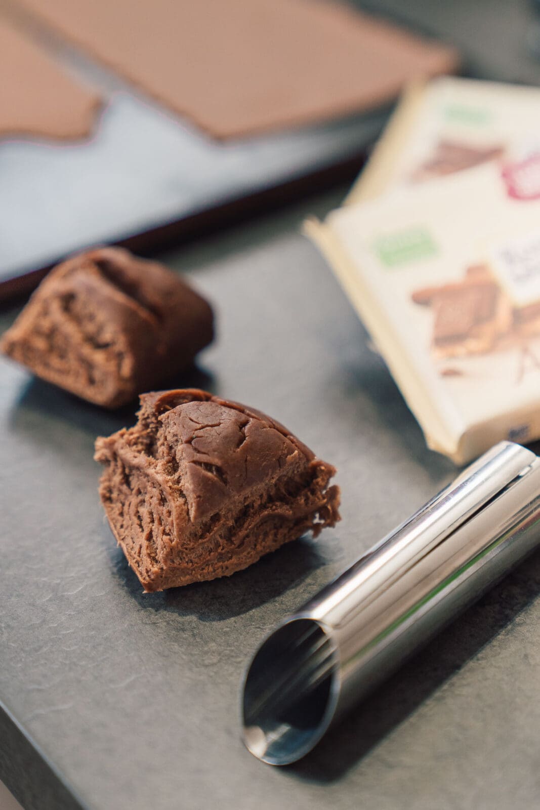 Knusprig, cremig, himmlisch! Unsere Cannoli mit Ricotta und Ritter Sport Amicelli holen dir echtes Italien-Feeling in die Küche. Jetzt nachmachen!