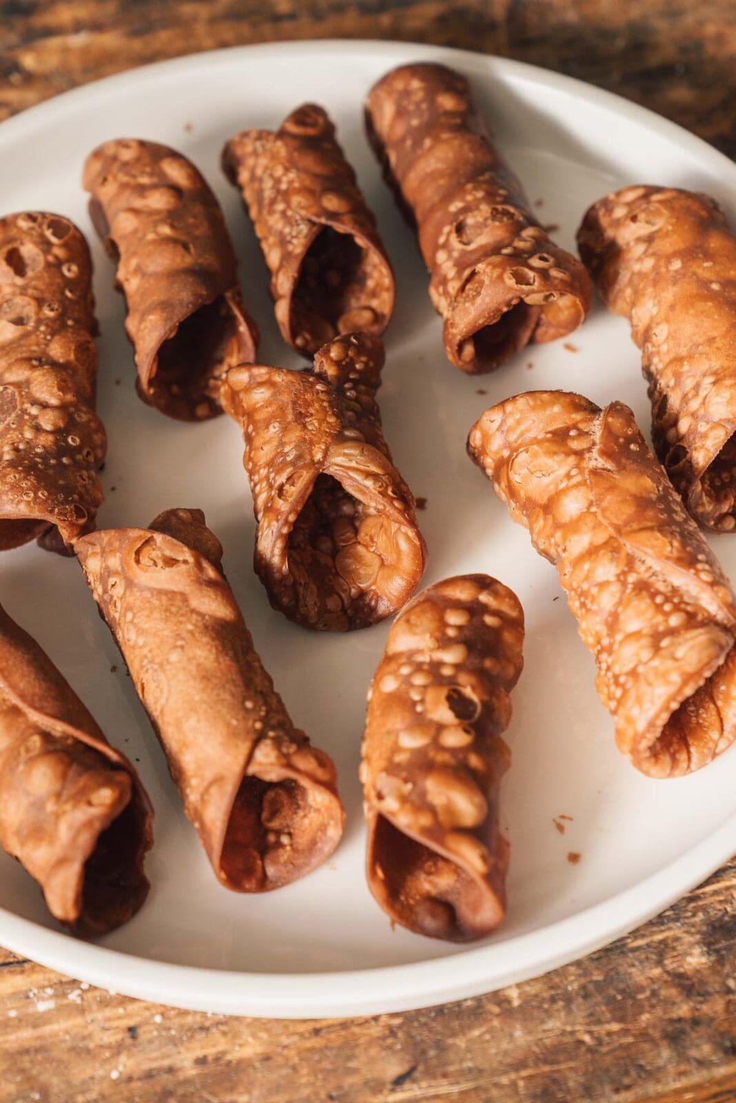 Knusprig, cremig, himmlisch! Unsere Cannoli mit Ricotta und Ritter Sport Amicelli holen dir echtes Italien-Feeling in die Küche. Jetzt nachmachen!