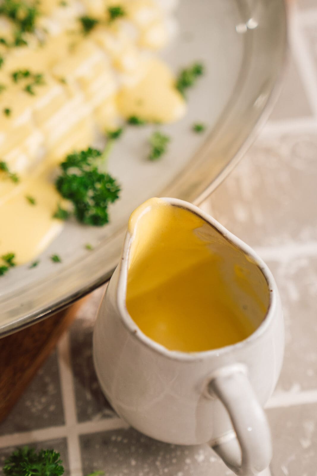 Sauce Hollandaise selber machen – So gelingt sie euch ganz einfach! 3 Ihr wollt Sauce Hollandaise selber machen – cremig, buttrig und garantiert gelingsicher? Hier unser einfaches Rezept – mit oder ohne Maschine!