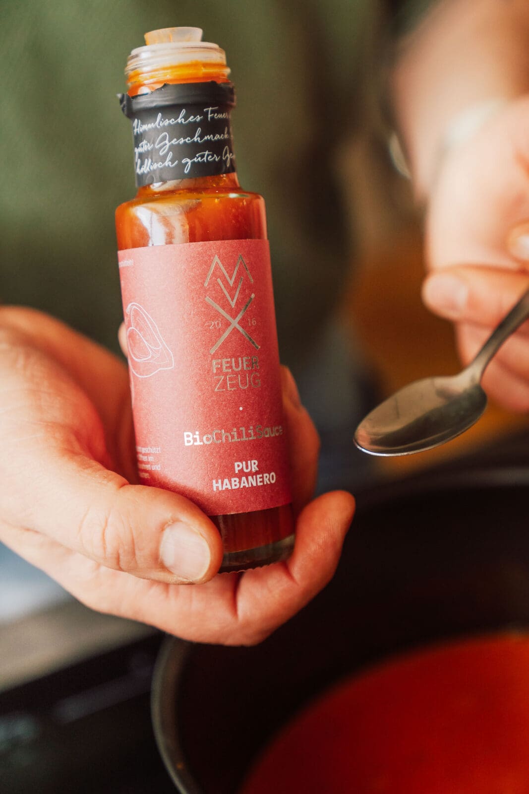 Entdecke unser Originalrezept für knusprige Hot Wings Buffalo Style aus der Heißluftfritteuse mit legendärer scharfer Sauce. Einfach & lecker!