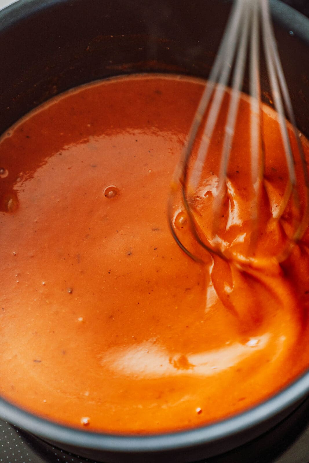 Entdecke unser Originalrezept für knusprige Hot Wings Buffalo Style aus der Heißluftfritteuse mit legendärer scharfer Sauce. Einfach & lecker!