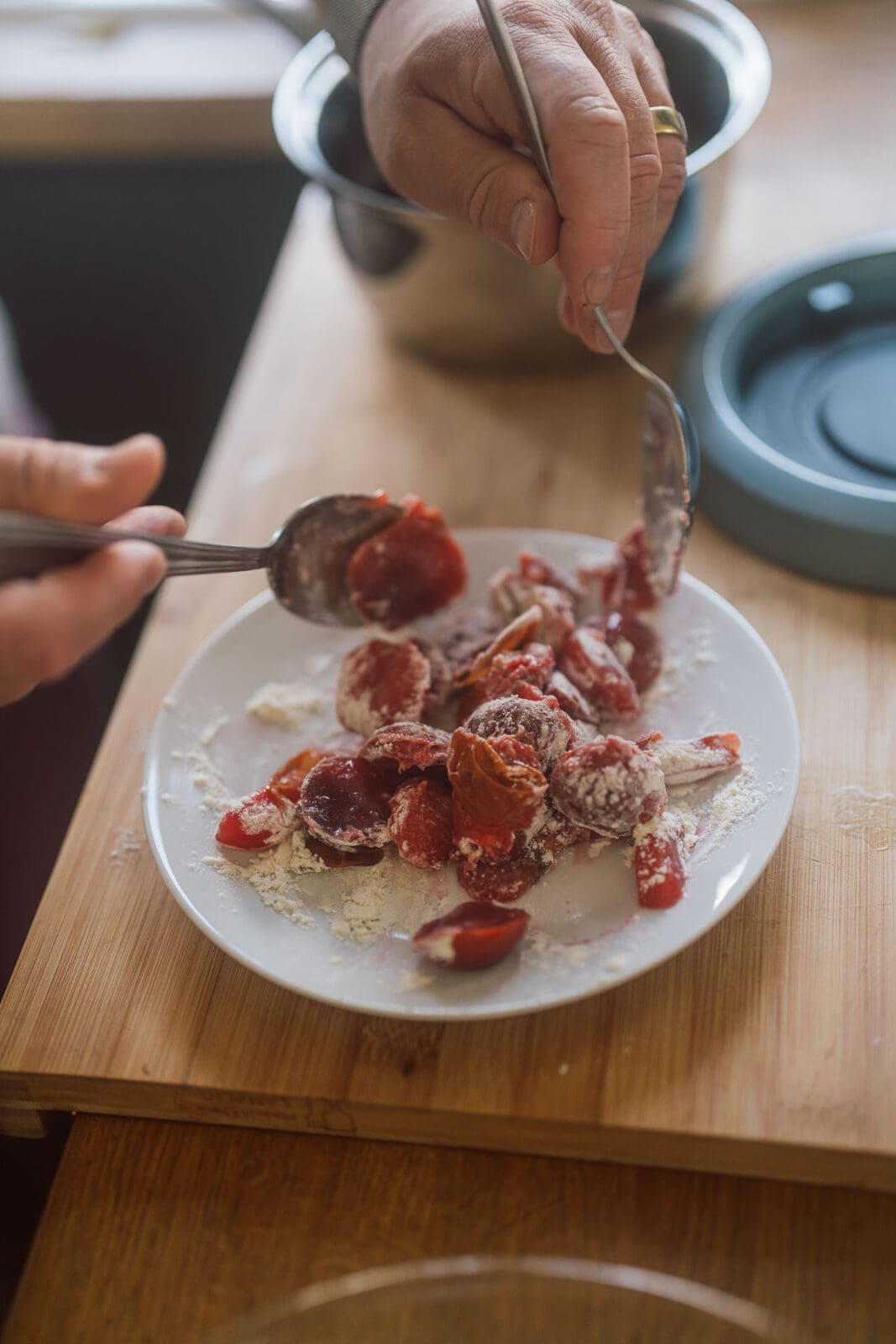 Far Breton Rezept | Französischer Pflaumenkuchen aus der Bretagne 7 Unser Far Breton Rezept. Bretonischer Pflaumenkuchen, mit frischen oder Trockenpflaumen in Armagnac. Saftig, simpel, zum Verlieben.