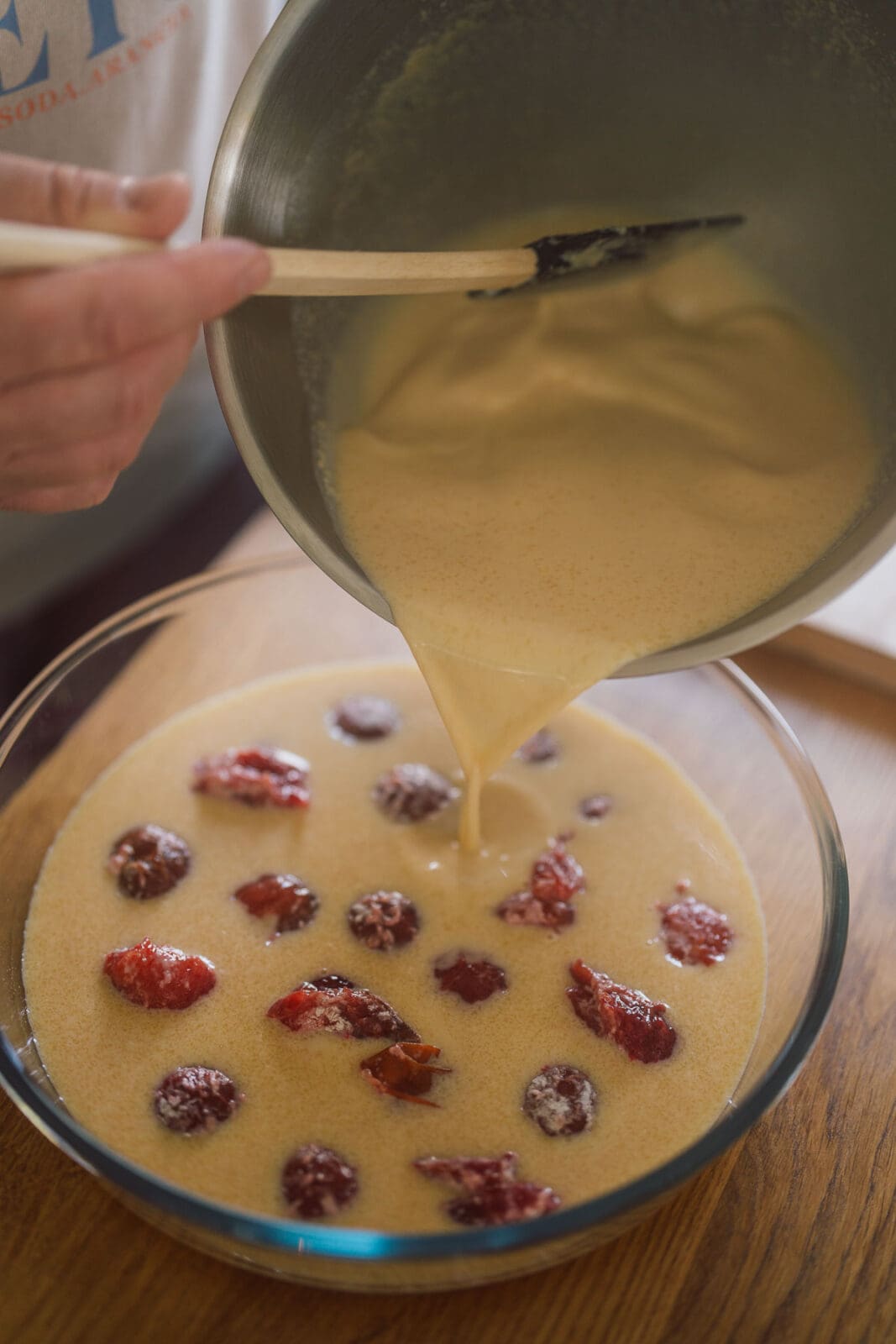 Far Breton Rezept | Französischer Pflaumenkuchen aus der Bretagne 8 Unser Far Breton Rezept. Bretonischer Pflaumenkuchen, mit frischen oder Trockenpflaumen in Armagnac. Saftig, simpel, zum Verlieben.