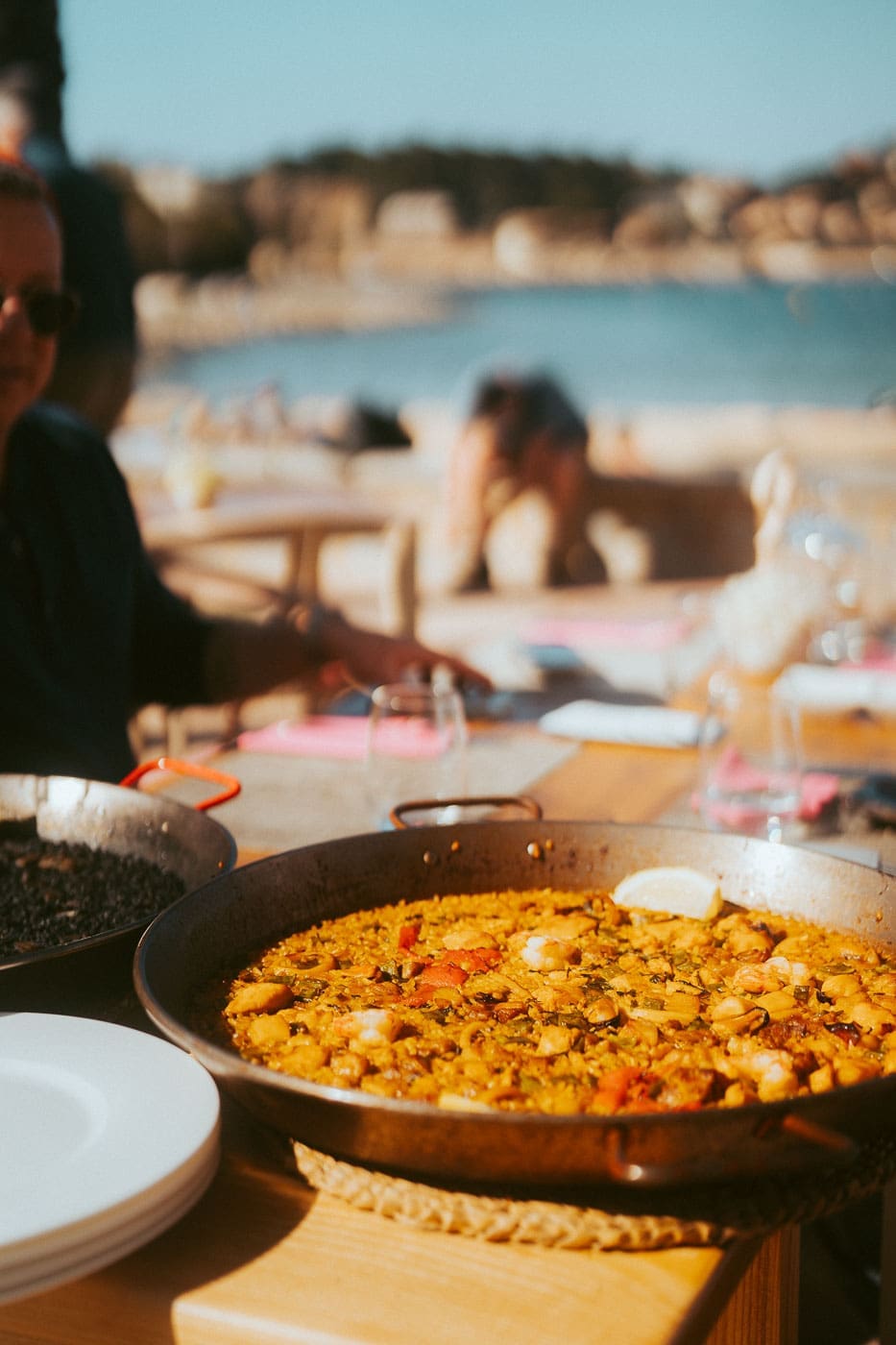 Mallorca Nebensaison: Euer Guide für das echte Mallorca abseits der Massen 45 Mallorca2024 019 | Die Mallorca Nebensaison ist so viel mehr als nur Ballermann, Schinkenstraße und Party-Tourismus! Wie ist das bei euch? Habt ihr bei Mallorca auch zuerst die überfüllten Strände und lauten Bars im Kopf? Dann lasst euch von uns auf eine Reise mitnehmen, die euer Bild von der Lieblingsinsel der Deutschen komplett verändern wird. Wir waren nun schon mehrfach dort und haben bei jedem Besuch tiefere Einblicke in die echte und authentische Seite dieser fantastischen Insel bekommen. Und ganz wichtig: Wir reisen immer in der Mallorca Nebensaison! Das ist der Schlüssel, um die versteckten Schätze wirklich zu erleben. Wir zeigen euch unsere persönlichen Geheimtipps für Restaurants, charmante Orte und einzigartige Läden fernab vom Trubel. Jetzt geht's also los mit jeder Menge Genuss und vielen tollen Erlebnissen.