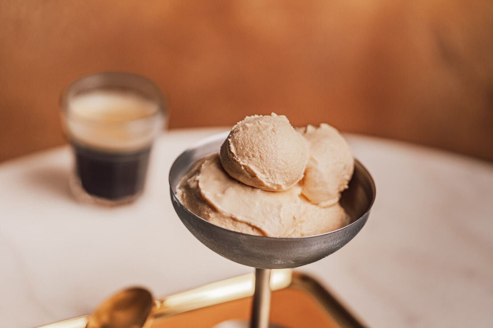 Vanilleeis Rezept mit Ei - cremig wie italienisches Gelato im Ninja Creami und in der Eismaschine 12 Vanilleeis Creamy 7 | Vanilleeis Rezept mit Ei – cremig wie Gelato. Gelingsicher im Ninja Creami oder in der klassischen Eismaschine zuhause.