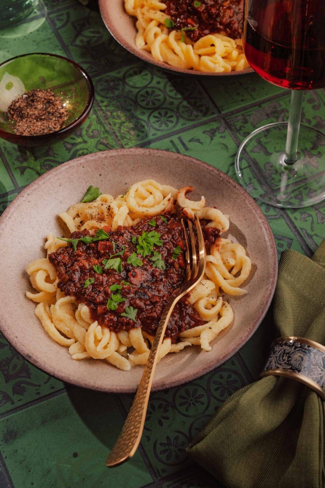 Wildbolognese mit Wildschweinfleisch | herzhafter Genuss mit Geschichte 2 Wildbolognese Rezept 14 | Wildbolognese mit Wildschweinfleisch – regional, kräftig, perfekt für Wein- und Glühweinabende.