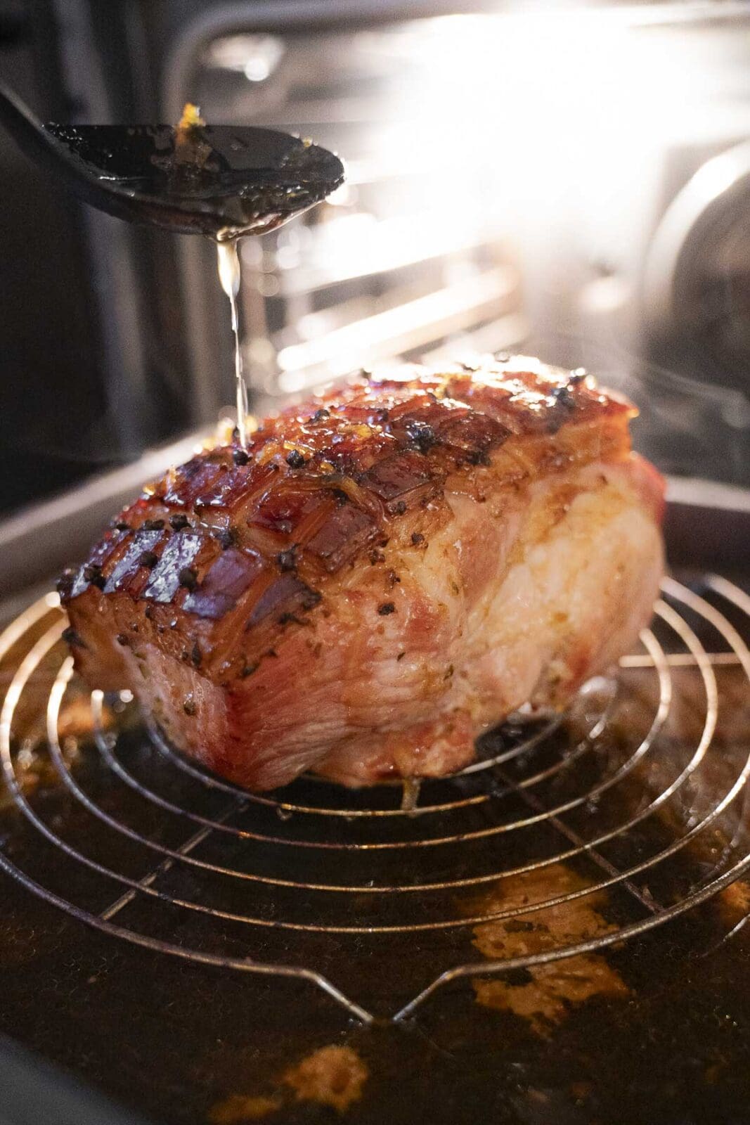 Krustenbraten mit Orangen-Whisky-Glasur 6 Saftiger Braten mit knuspriger Kruste