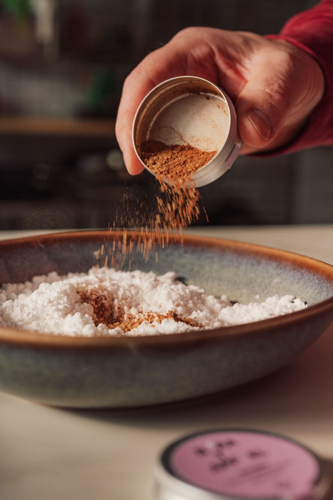 Bratapfel-Plätzchen die nach Advent duften und glücklich machen 4 Bratapfel-Plätzchen mit feiner Krume, weichen Apfelstückchen und würzigem Winterduft. Unser neues Rezept für einfache Weihnachts-Plätzchen.