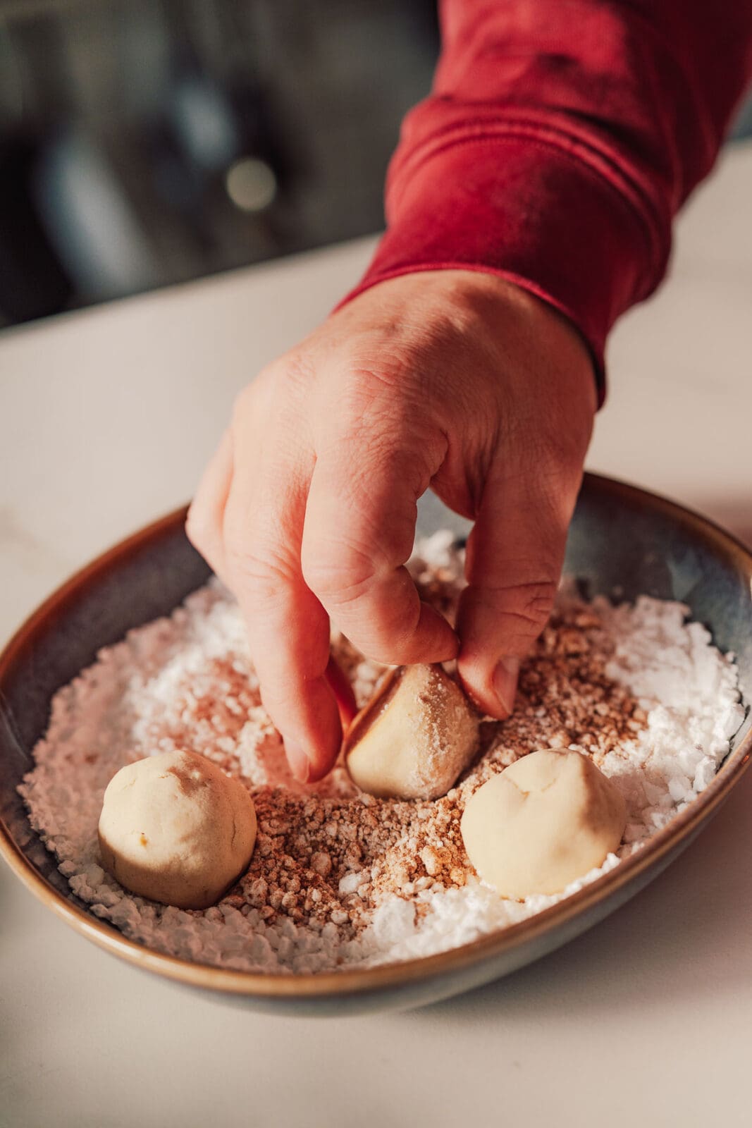 Bratapfel-Plätzchen die nach Advent duften und glücklich machen 5 Bratapfel-Plätzchen mit feiner Krume, weichen Apfelstückchen und würzigem Winterduft. Unser neues Rezept für einfache Weihnachts-Plätzchen.