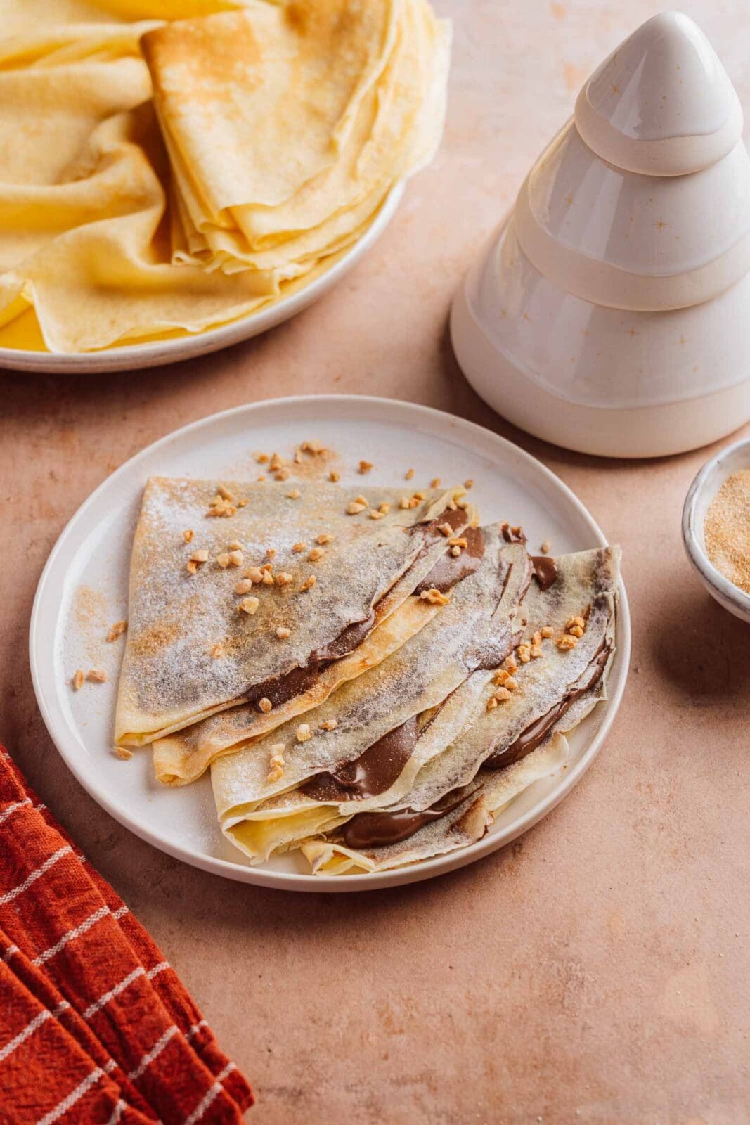 Crêpes Rezept für süße und herzhafte Crêpes wie vom Weihnachtsmarkt. Einfacher Teig schnelle Zubereitung und viele Tipps aus unserer Küche für dünne weiche Crêpes zuhause.