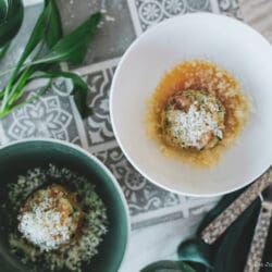 Saftige Bärlauchknödel in Butter mit frischem Bärlauch und viel Aroma. Ein einfaches Frühlingsrezept, das als Hauptgericht oder Beilage passt.