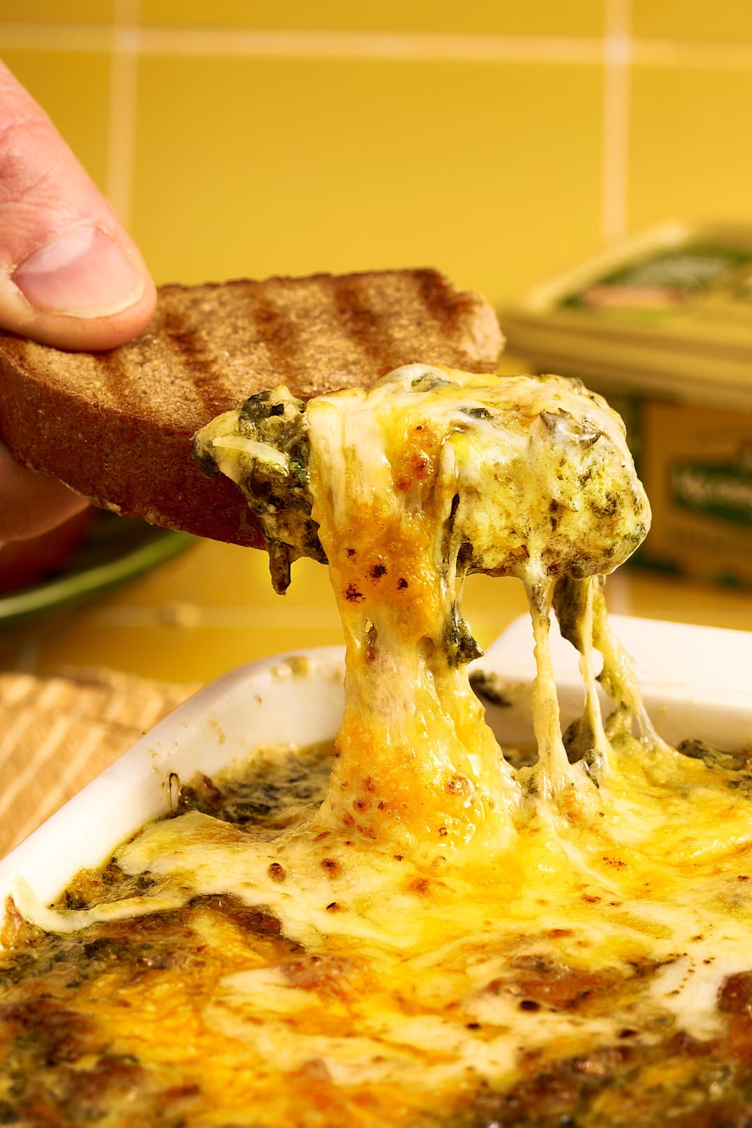 Spinat Cheddar Dip 14 | Heizt den Backofen auf 190 °C Ober-/Unterhitze vor.