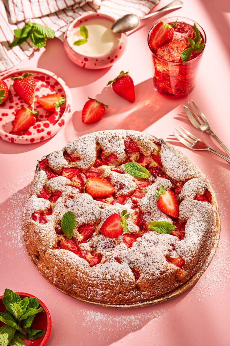 Versunkener Erdbeerkuchen ohne Butter – mit Vanillejoghurt