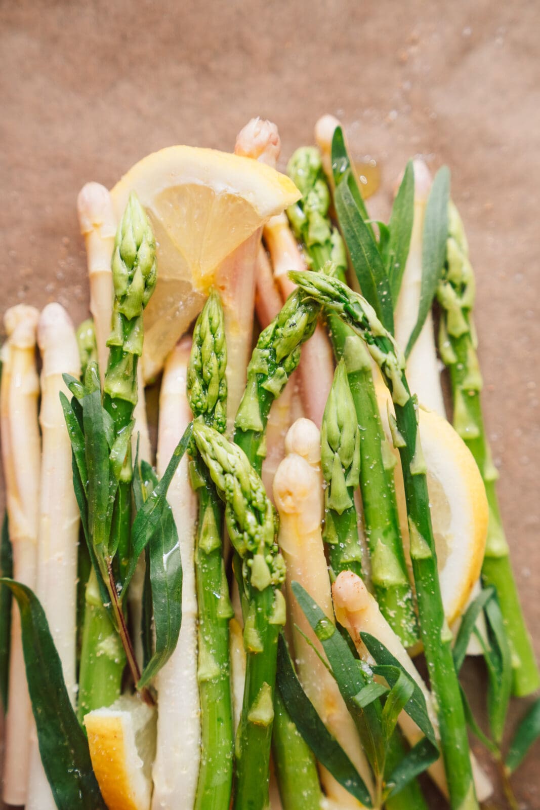 Bunter Spargel im Päckchen aus dem Ofen - mit Schinken und Estragon 5 Spargel in der Vorbereitung