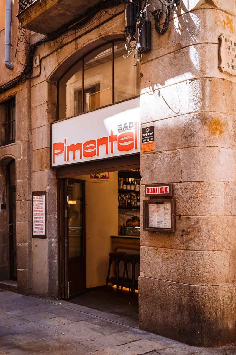 Eingang der Tapas-Bar Pimentel im Born, Barcelona